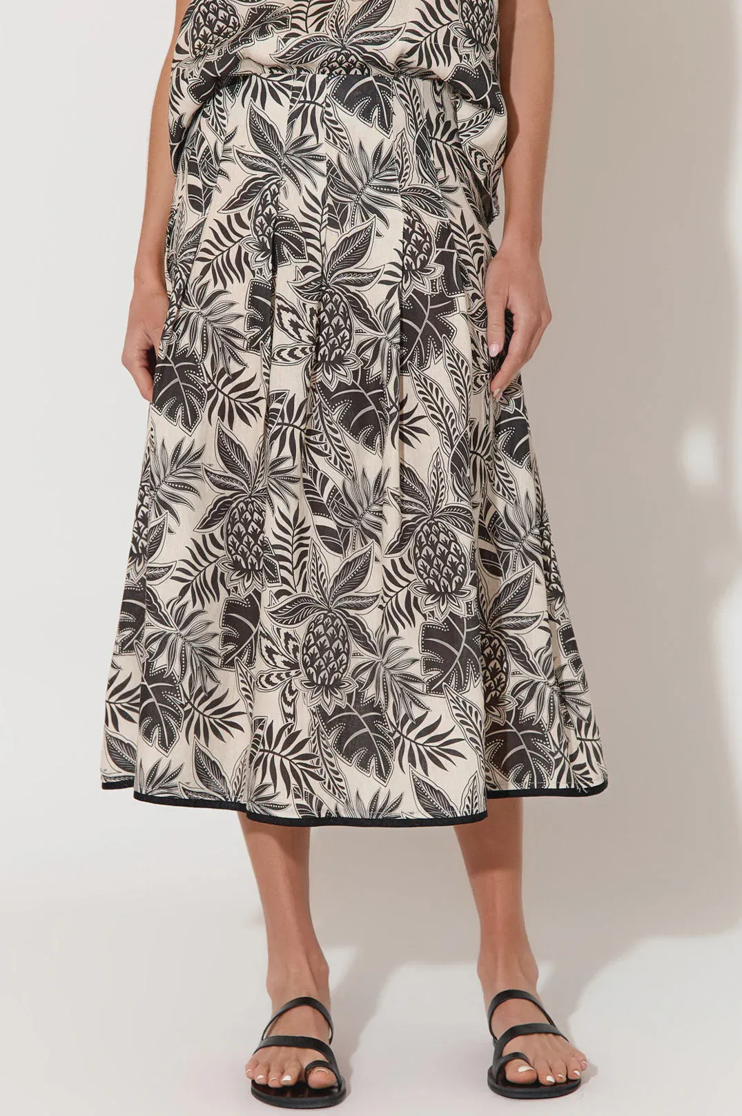 AJD1652 SABRINA TROPICS PLEAT SKIRT