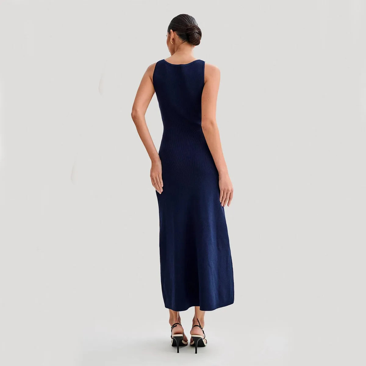 Elegant Knit Sleeveless Dress With Single Breast