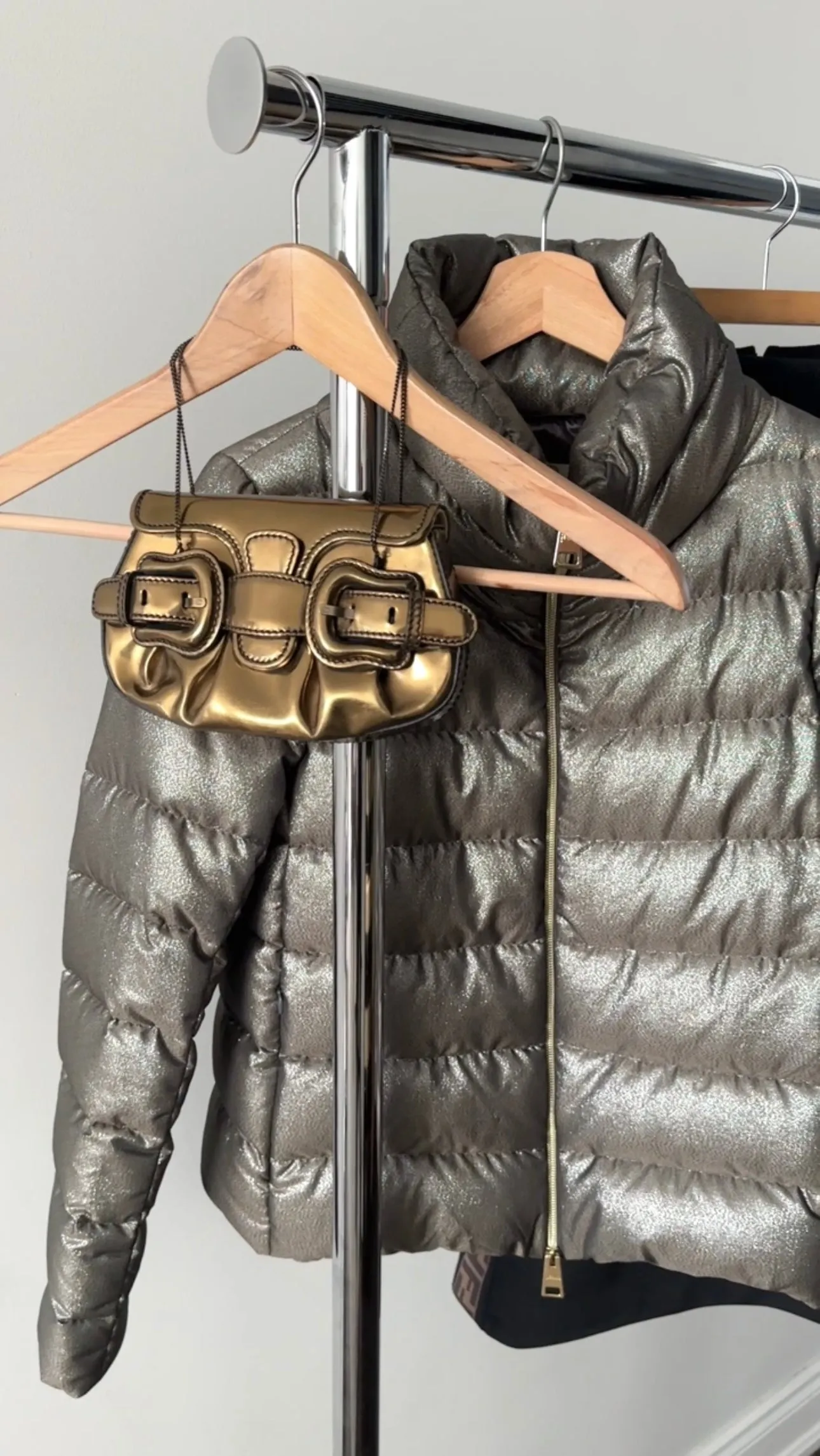 Herno Silver Shimmer Puffer Jacket - IT42 / S