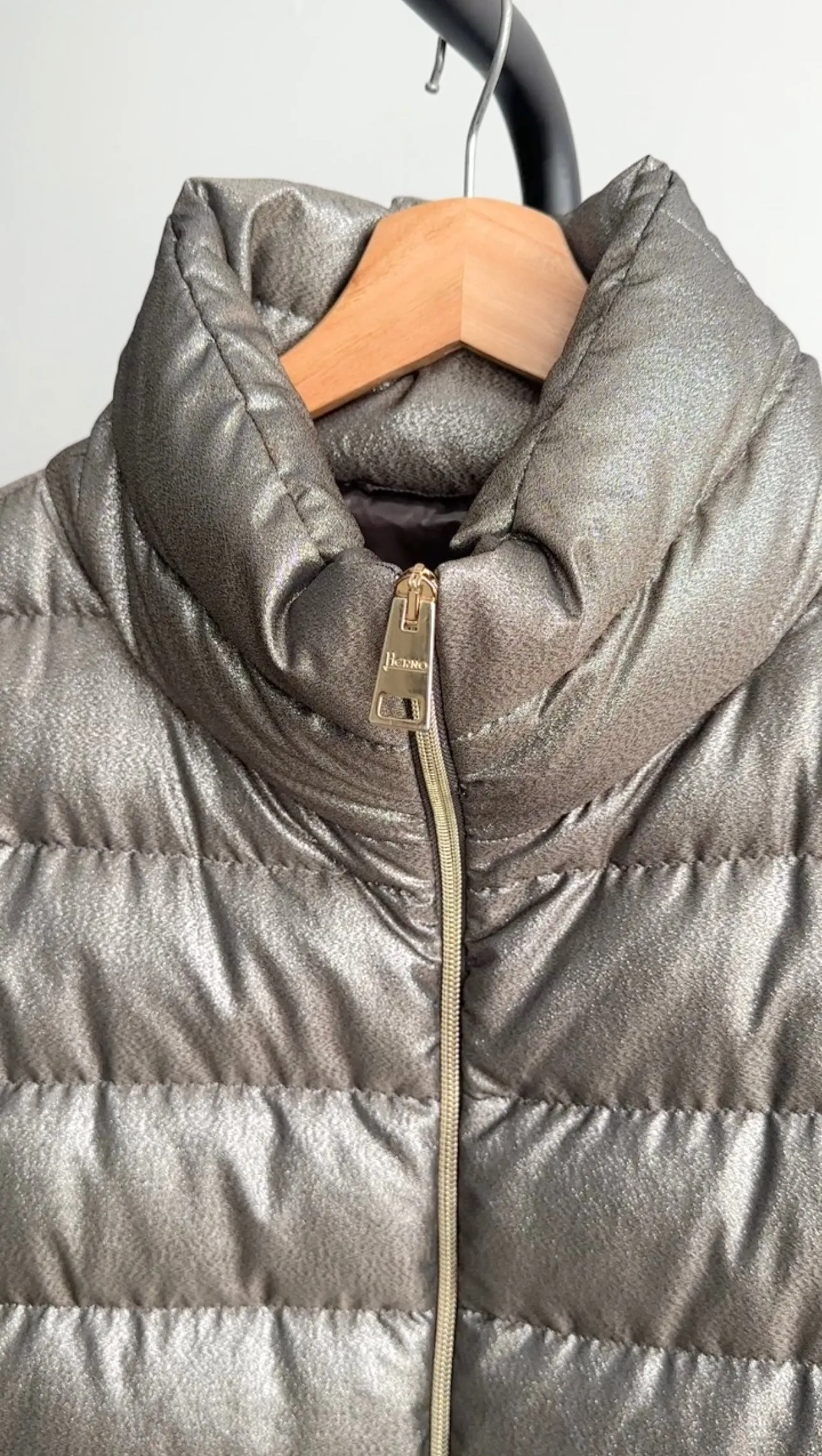 Herno Silver Shimmer Puffer Jacket - IT42 / S