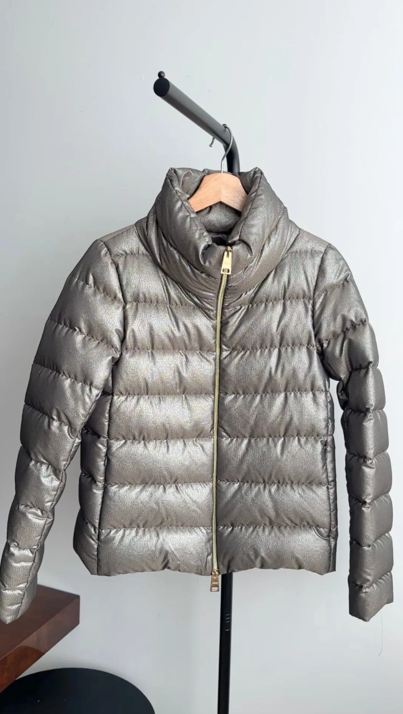 Herno Silver Shimmer Puffer Jacket - IT42 / S