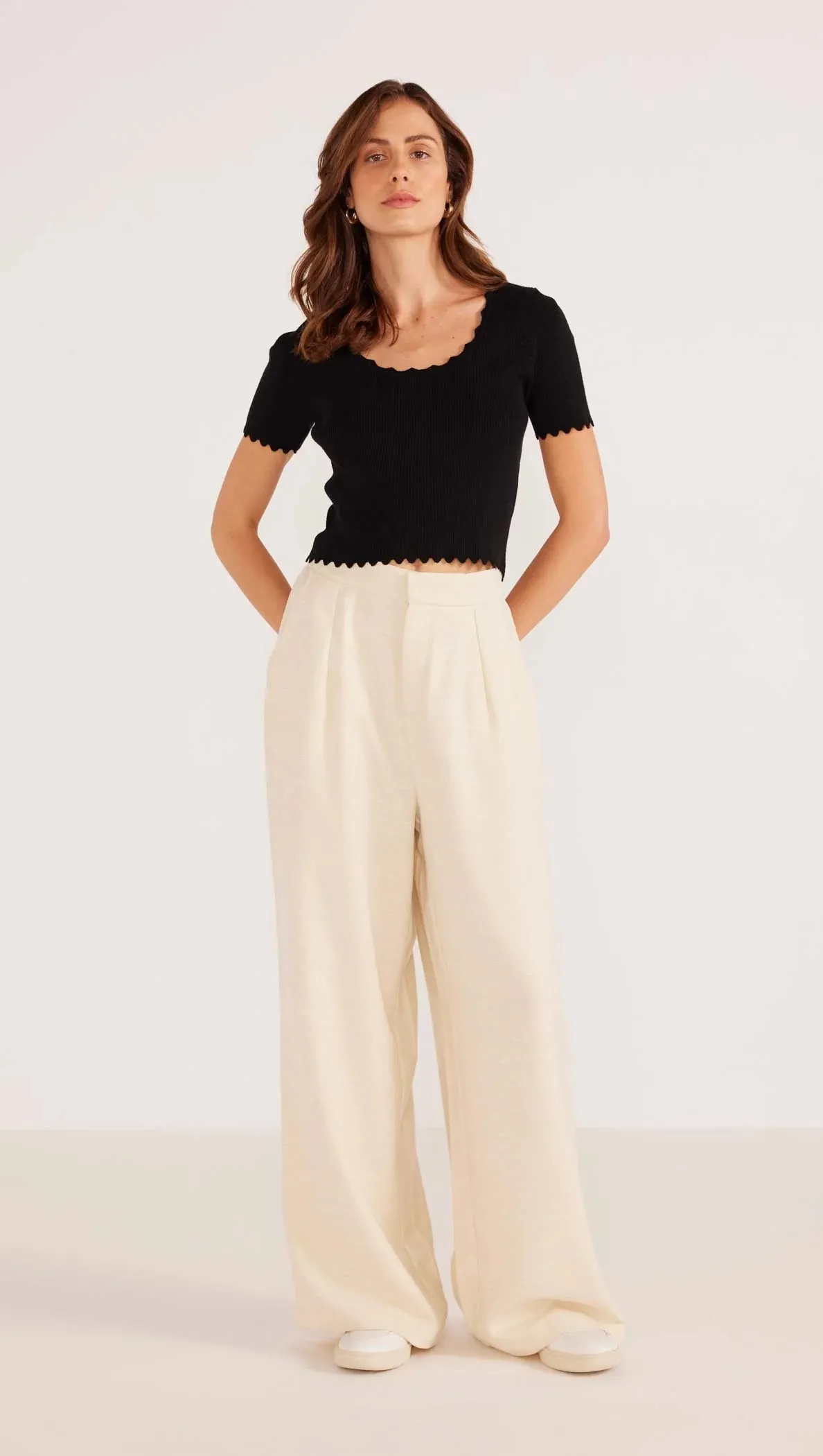Laura Scallop Knit Tee- Black