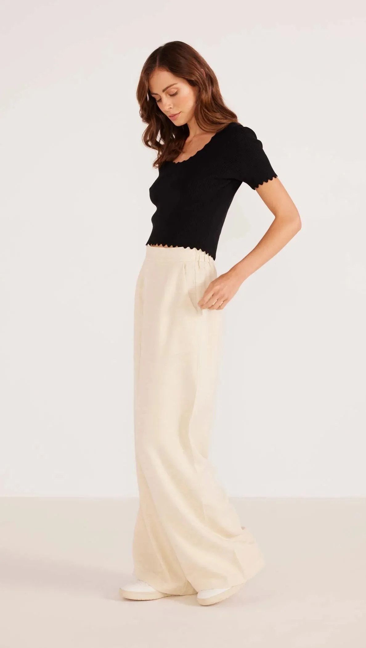Laura Scallop Knit Tee- Black