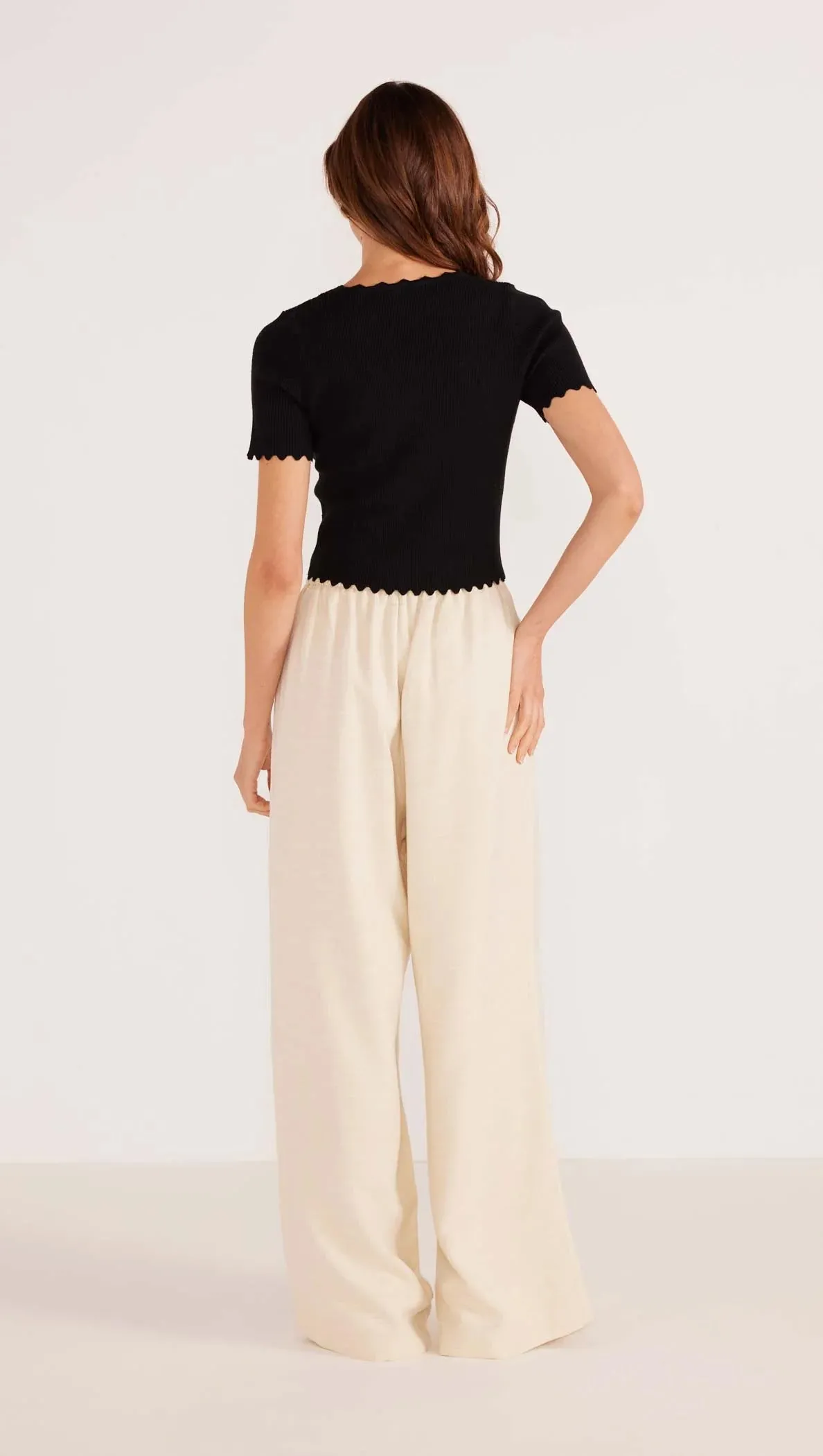 Laura Scallop Knit Tee- Black