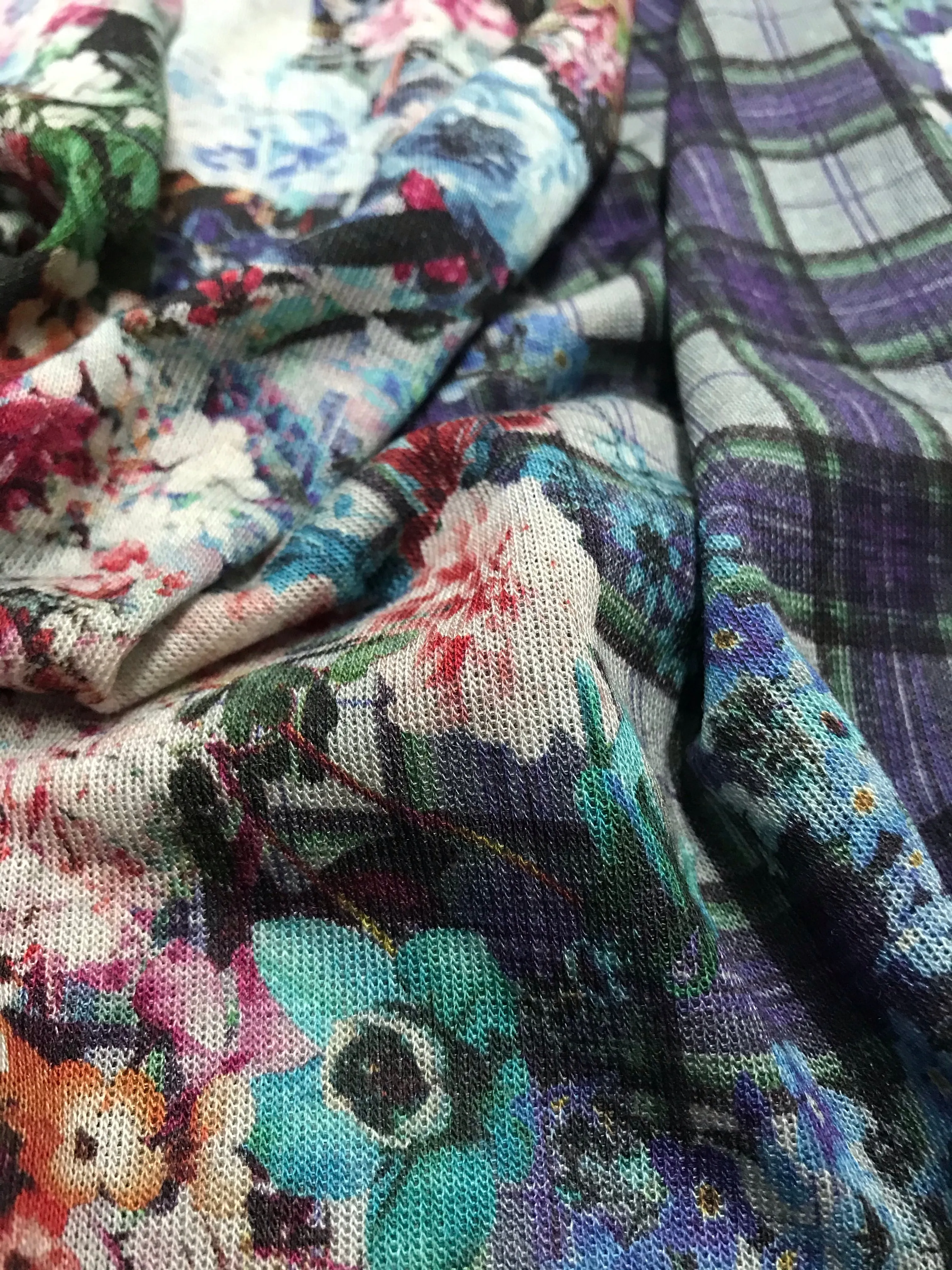 WK-7336W DIGITAL FLORAL PLAID PRINT WOOL VISCOSE KNIT. ITALY